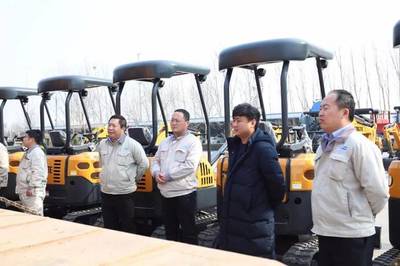 恒特挖掘機再發(fā)15臺微型挖掘機交付客戶